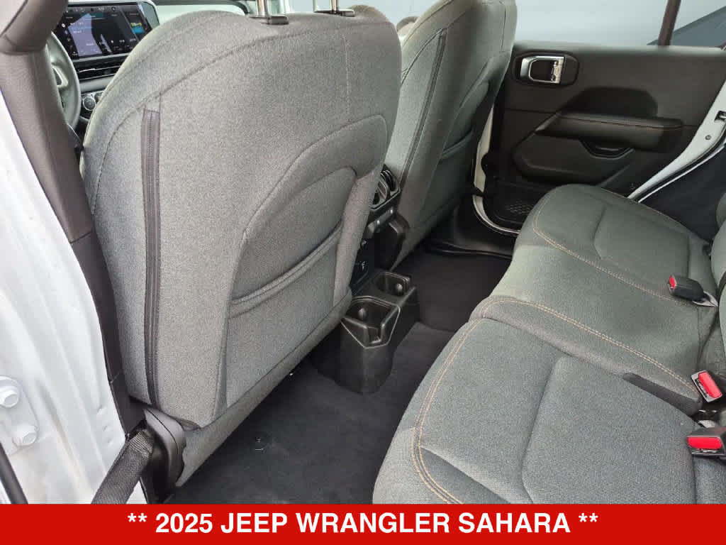 Used 2025 Jeep Wrangler Unlimited Sahara AWD/4WD image 18