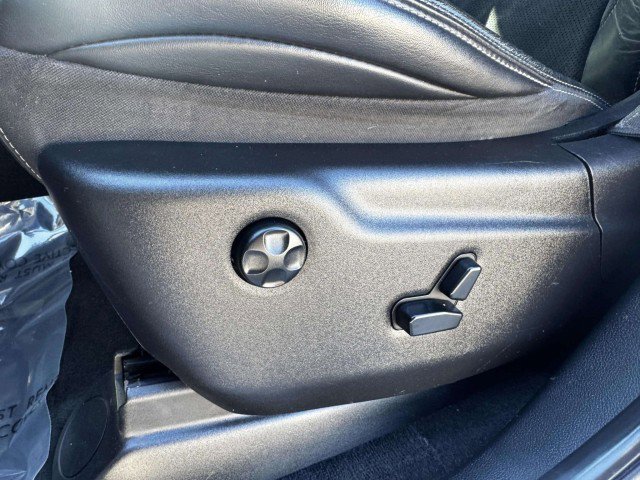 Used 2015 Jeep Grand Cherokee SRT image 21