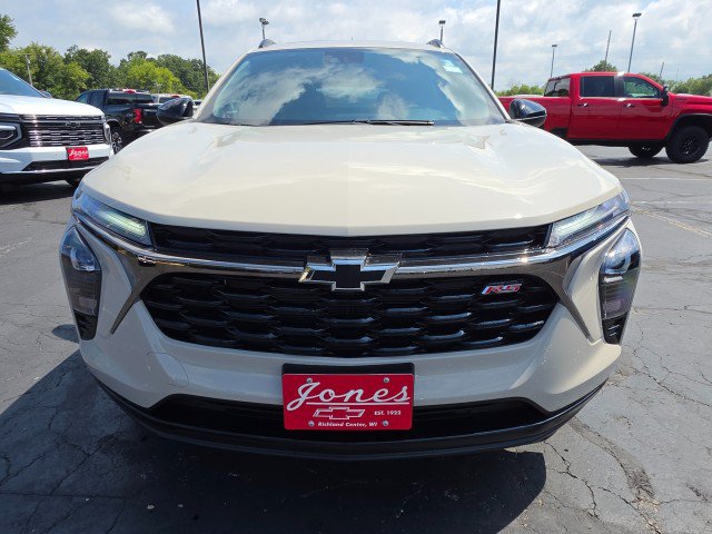 New 2026 Chevrolet Trax RS w/ Sunroof Package FWD image 8