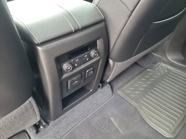 Used 2023 Chevrolet Traverse Premier image 24