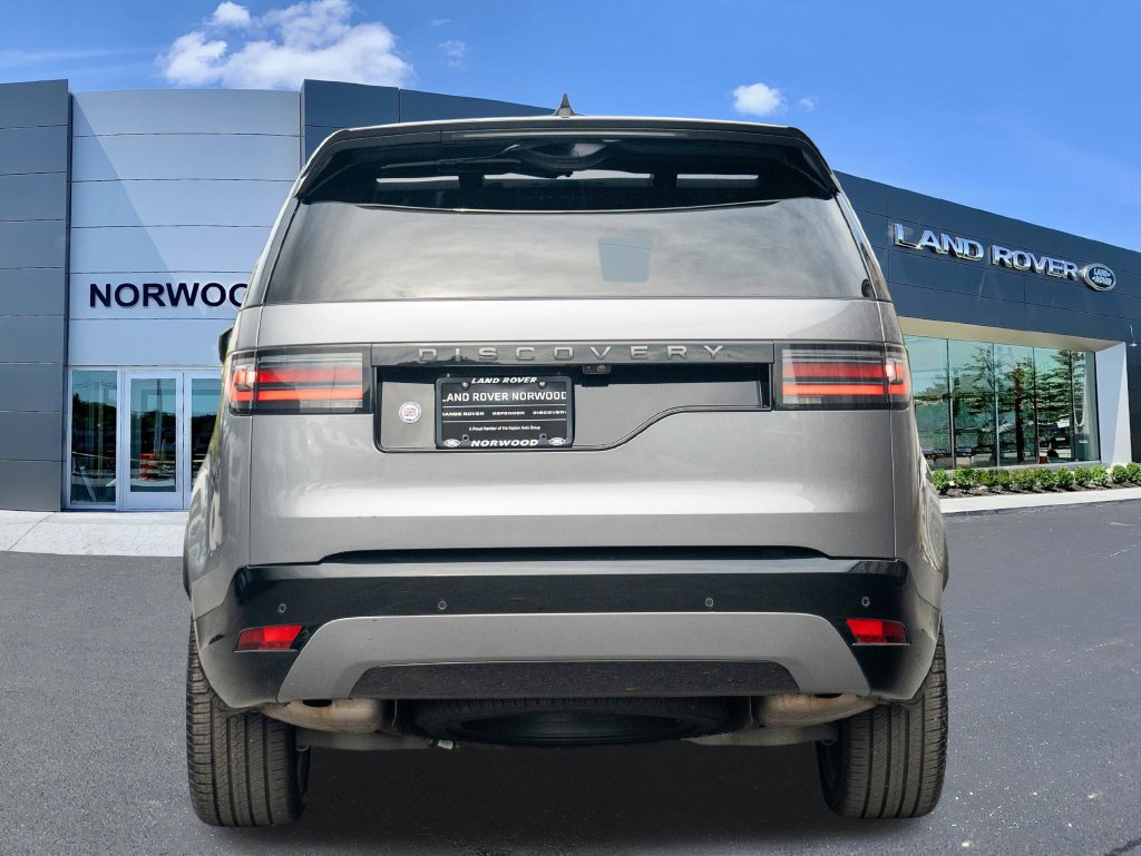 Used 2024 Land Rover Discovery Dynamic SE AWD/4WD image 6