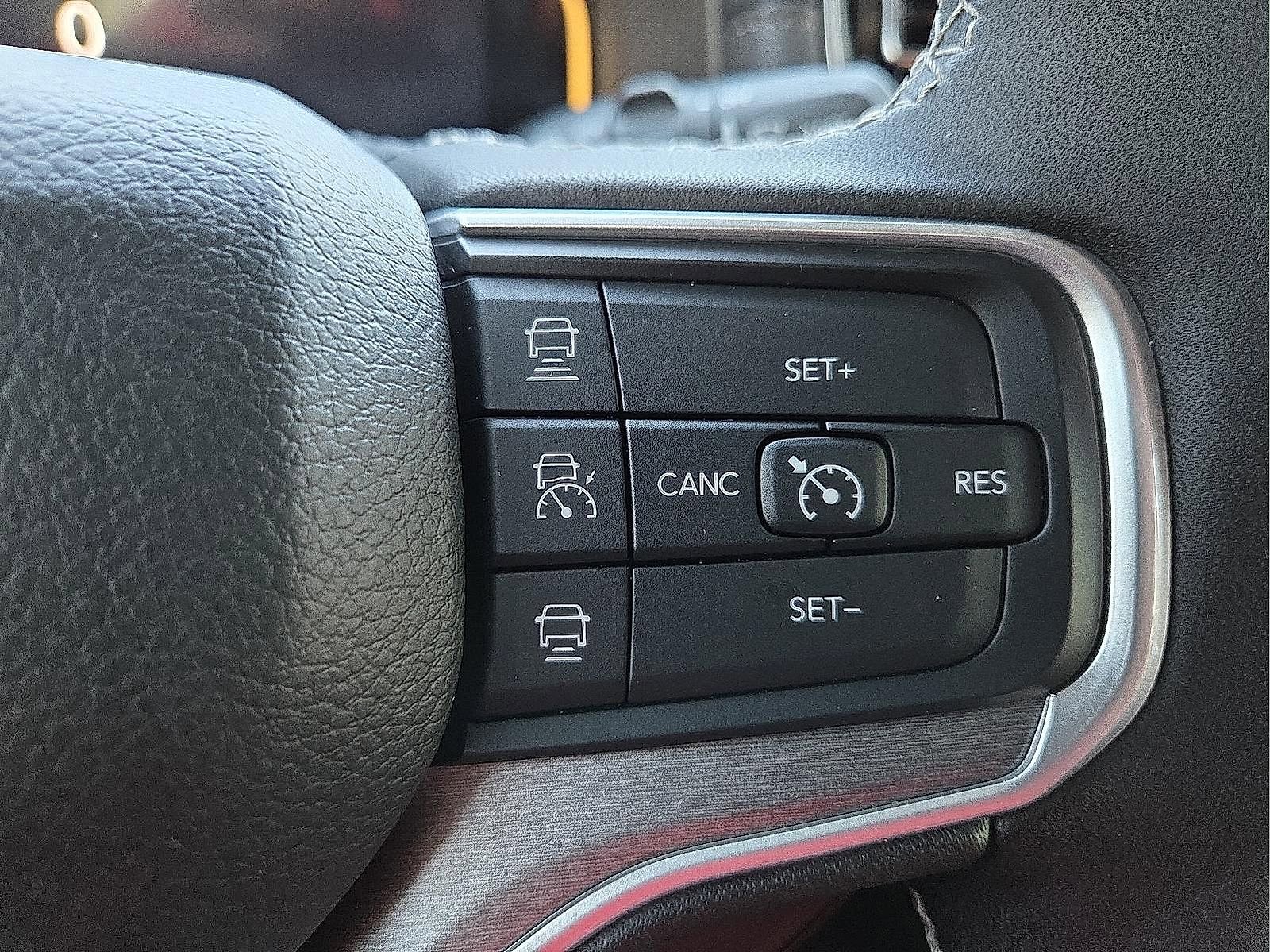 Used 2025 Jeep Wagoneer 4WD image 18