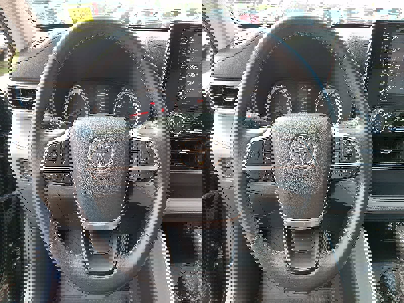 Used 2022 Toyota Highlander LE image 23