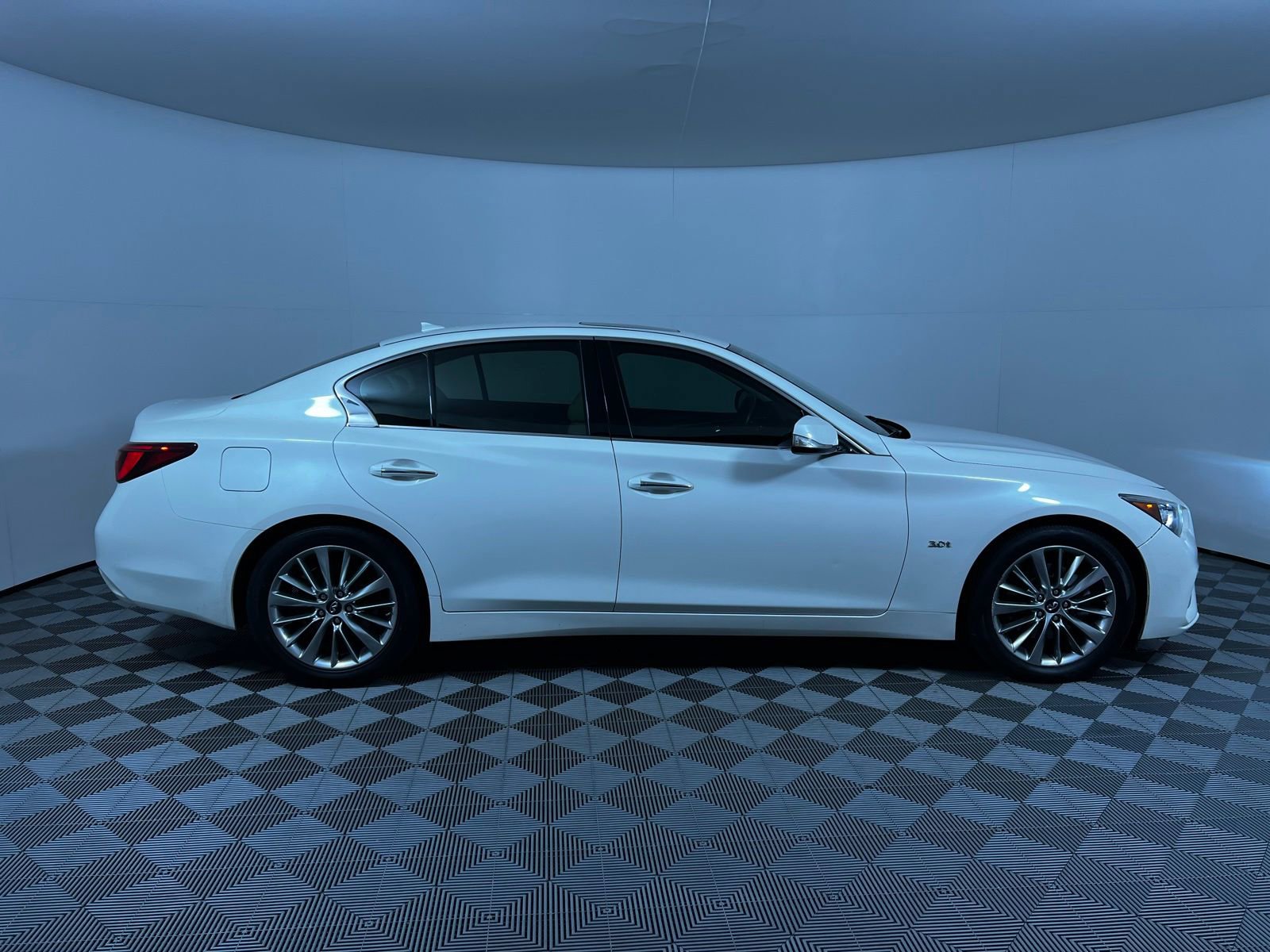 Used 2018 INFINITI Q50 Luxe RWD image 4
