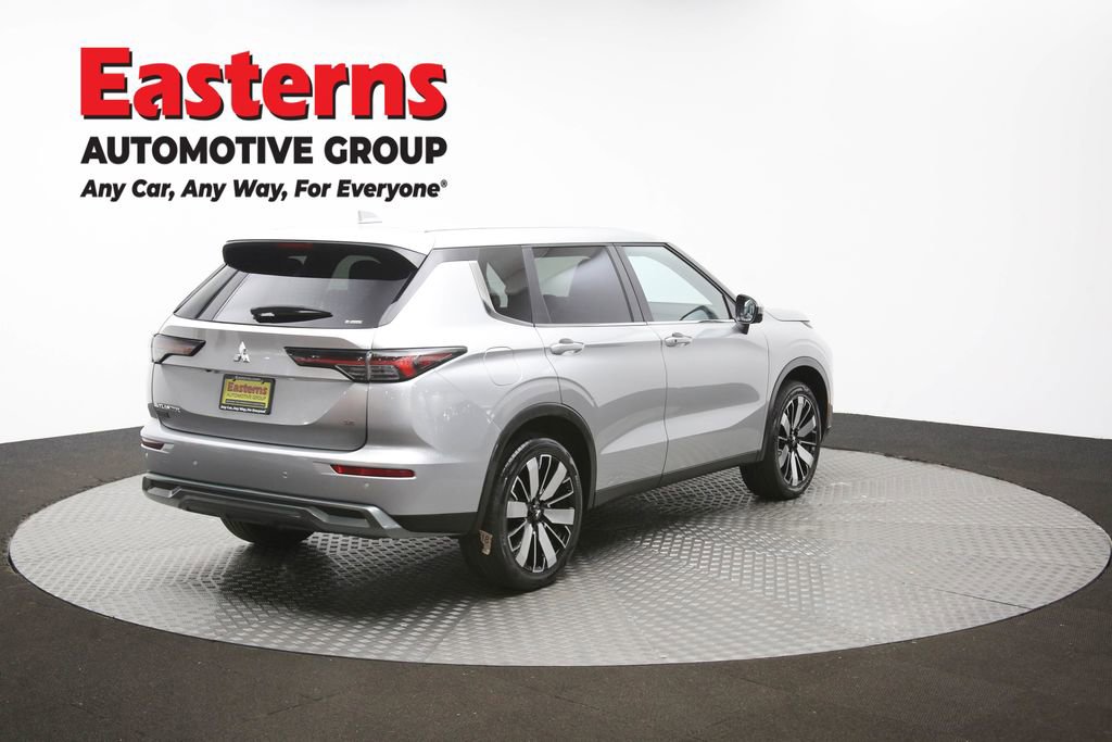 Used 2025 Mitsubishi Outlander SE AWD/4WD image 42