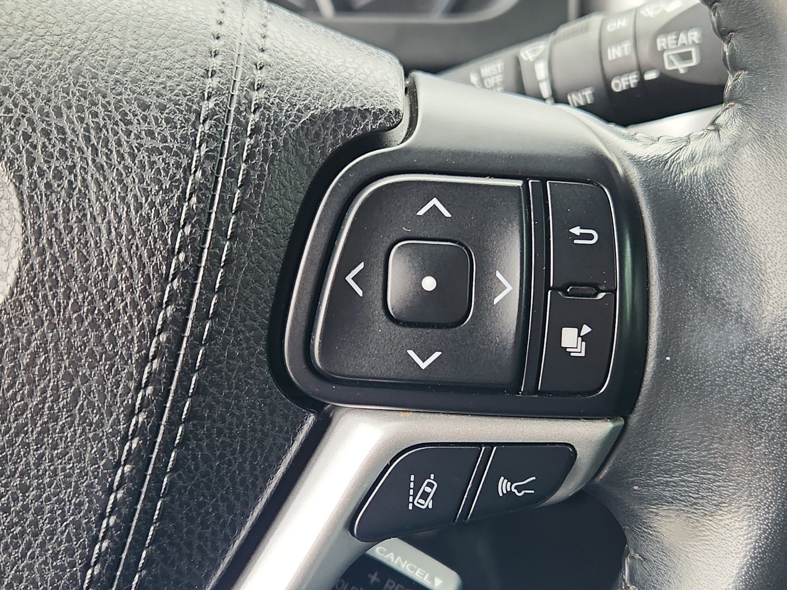 Used 2018 Toyota Highlander XLE FWD image 22