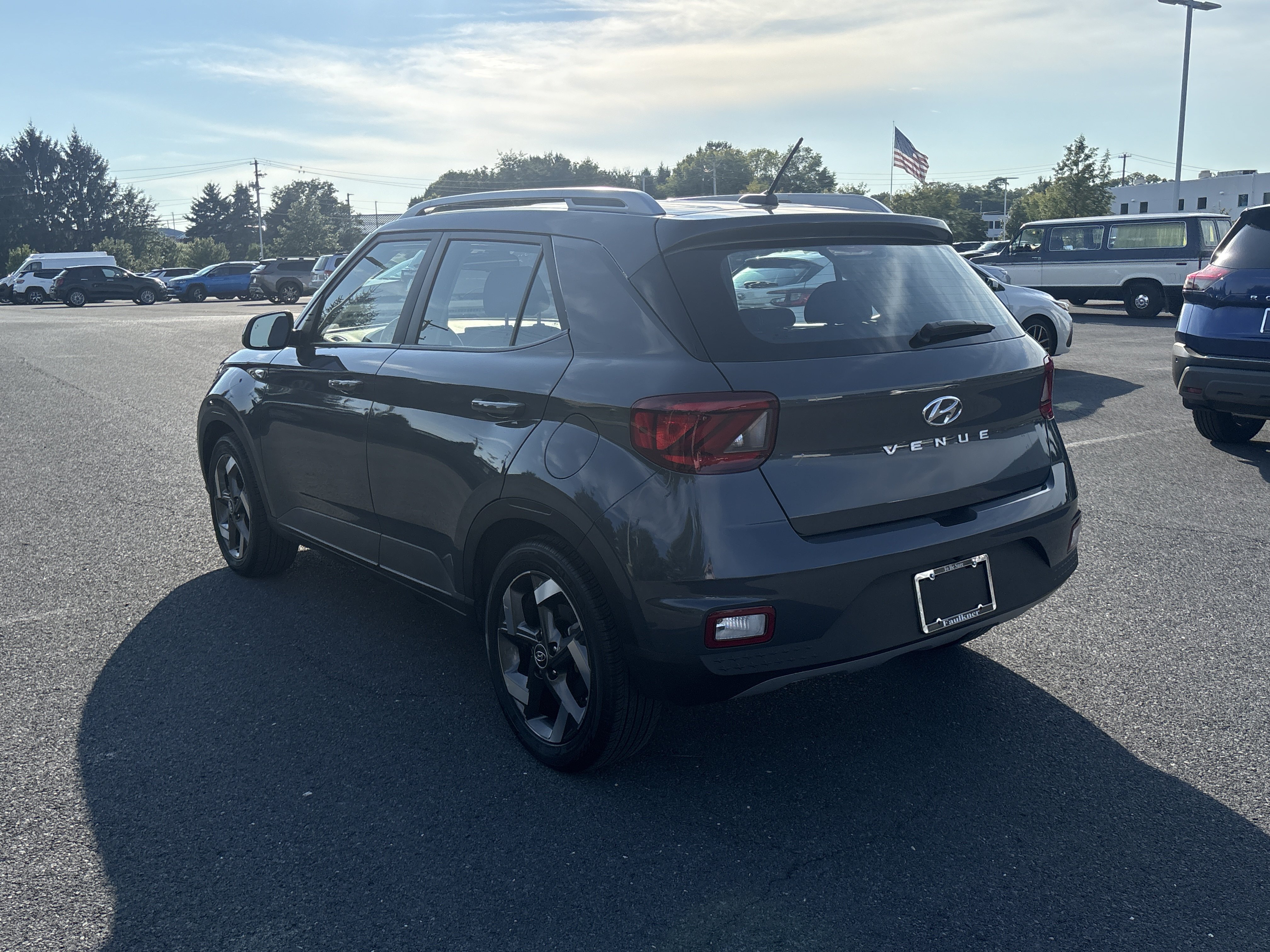 Used 2025 Hyundai Venue SEL FWD image 17