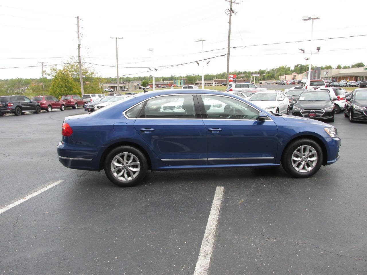 Used 2016 Volkswagen Passat 1.8T S FWD image 3