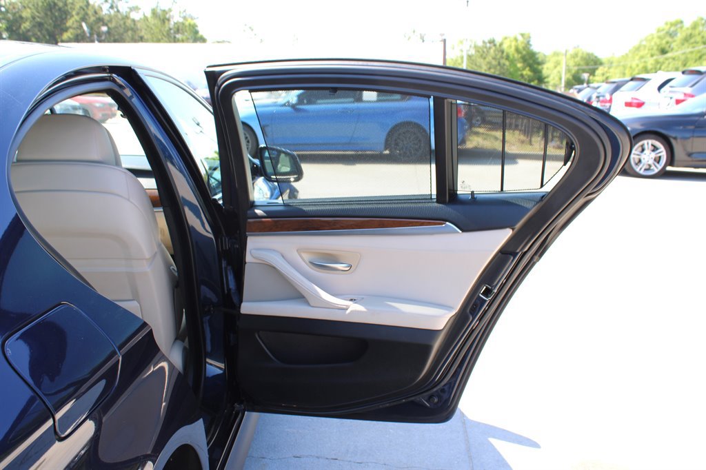 Used 2011 BMW 550i Sedan RWD image 32