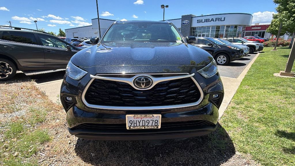 Used 2021 Toyota Highlander XLE FWD image 8