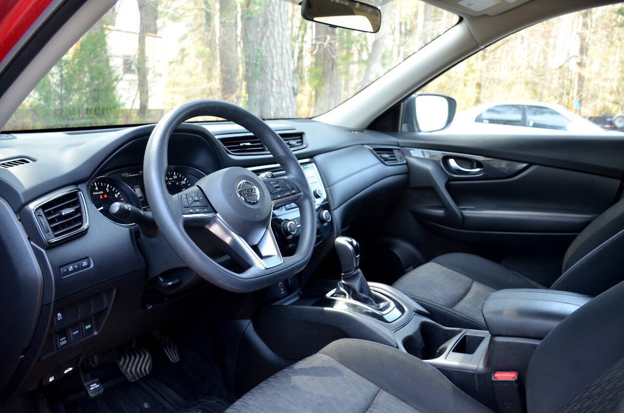 Used 2017 Nissan Rogue S w/ S Appearance Package AWD/4WD image 12