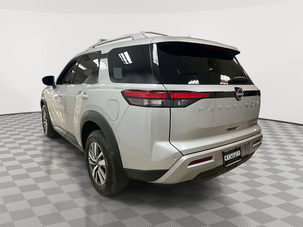 Used 2025 Nissan Pathfinder SL AWD/4WD image 5