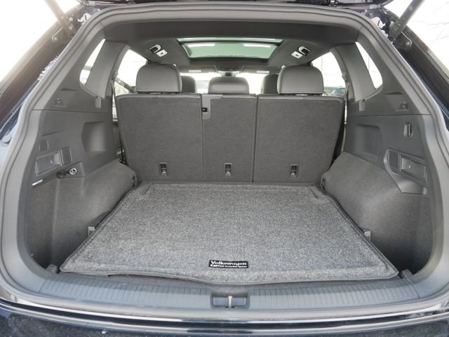 Certified 2024 Volkswagen Tiguan SE R-Line image 18