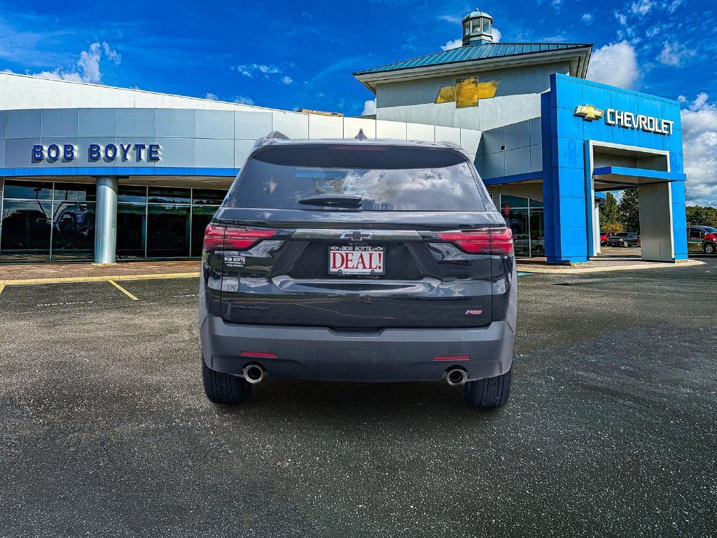 Used 2023 Chevrolet Traverse RS w/ LPO, Floor Liner Package FWD image 4