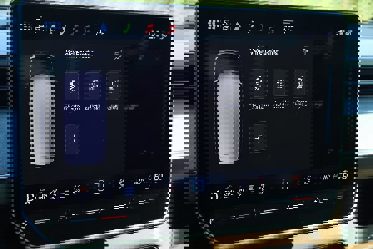 Used 2025 Volkswagen ID. Buzz Pro S image 49