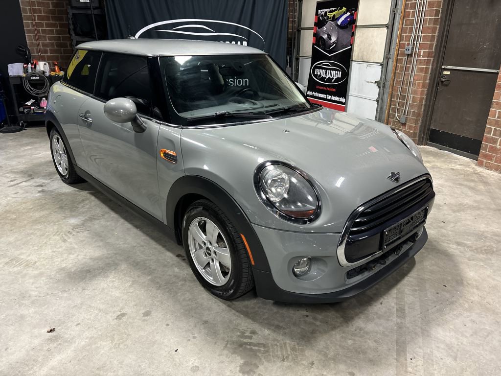 Used 2019 MINI Cooper 2-Door Hardtop w/ Storage Package image 17