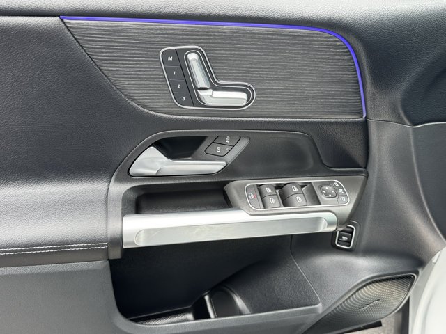 New 2026 Mercedes-Benz GLB 250 image 8