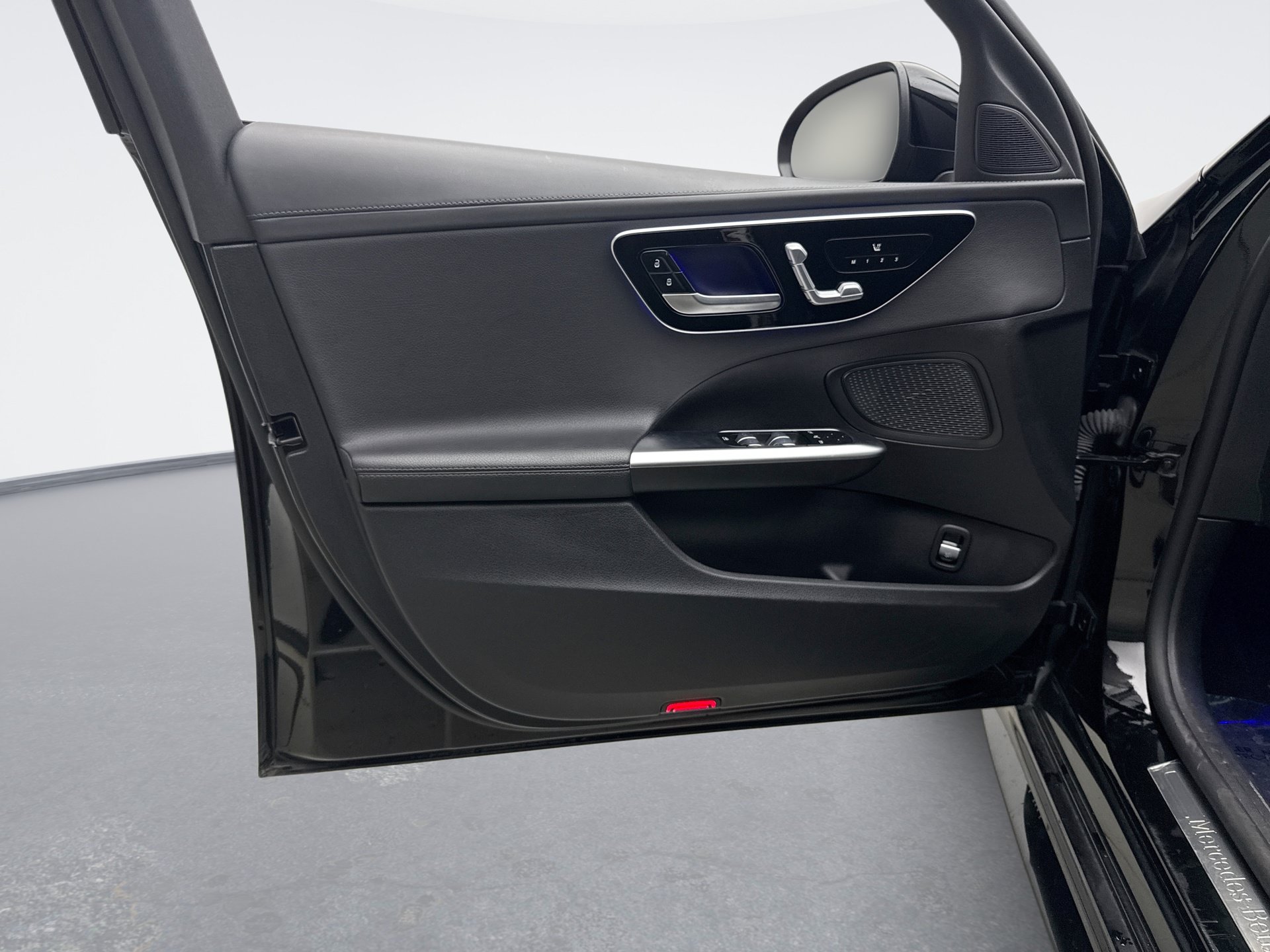 Used 2023 Mercedes-Benz C 300 4MATIC Sedan image 9