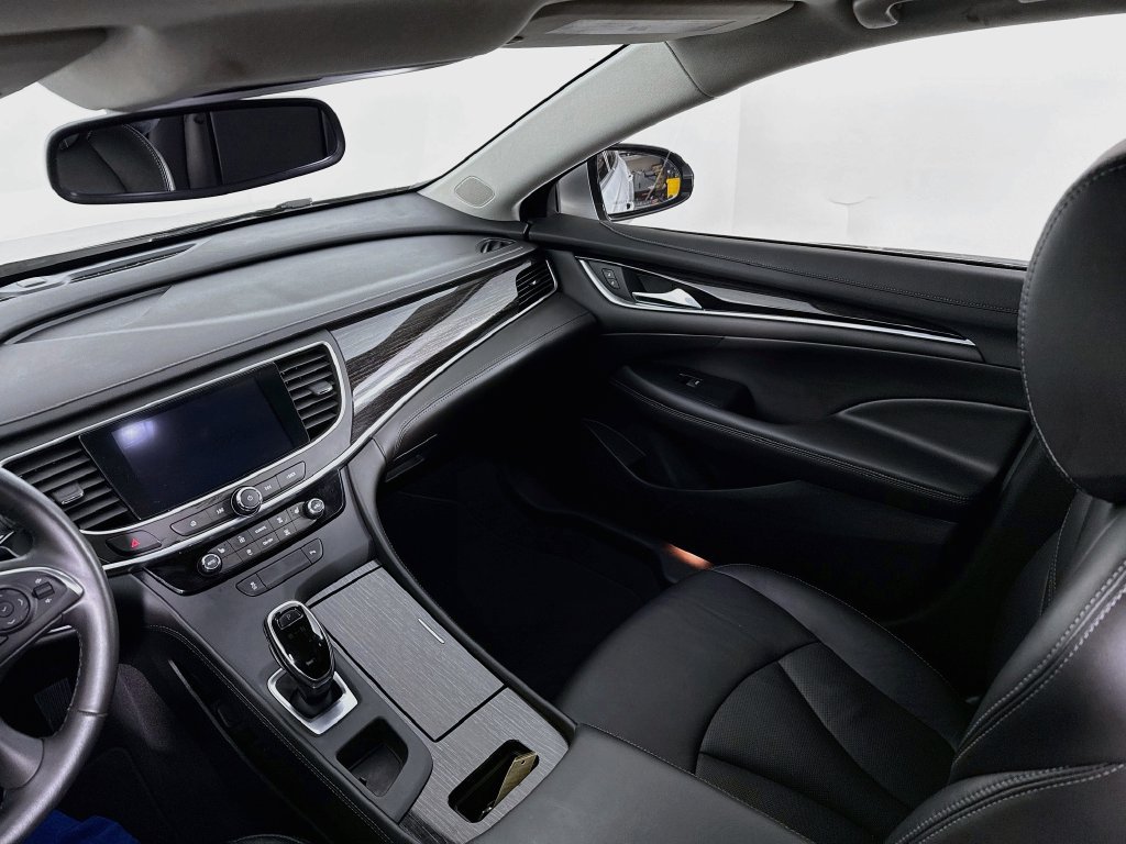 Used 2017 Buick LaCrosse Essence FWD image 23