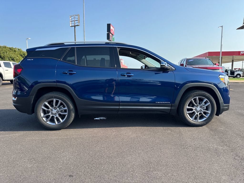 Used 2023 GMC Terrain SLT w/ Infotainment Package II AWD/4WD image 9