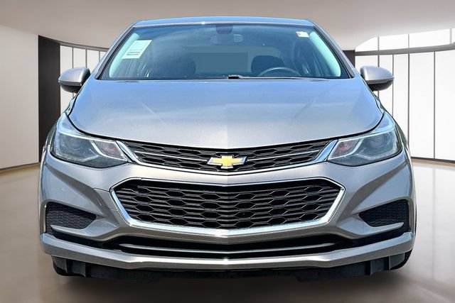 Used 2017 Chevrolet Cruze LT FWD image 2
