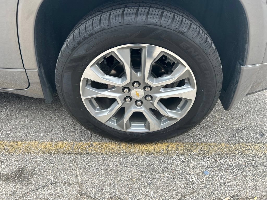 Used 2018 Chevrolet Traverse Premier w/ Driver Confidence II Package FWD image 15