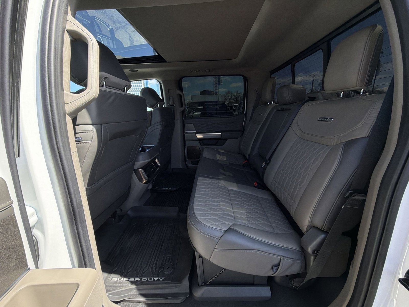 Used 2025 Ford F450 Platinum w/ Platinum Plus Package image 25