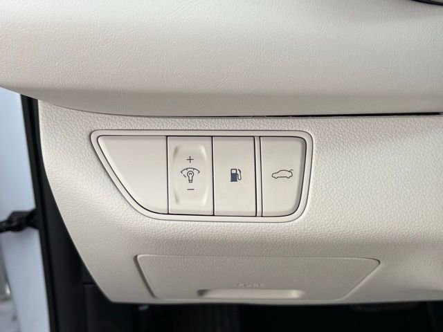 Used 2025 Genesis G70 2.5T image 25