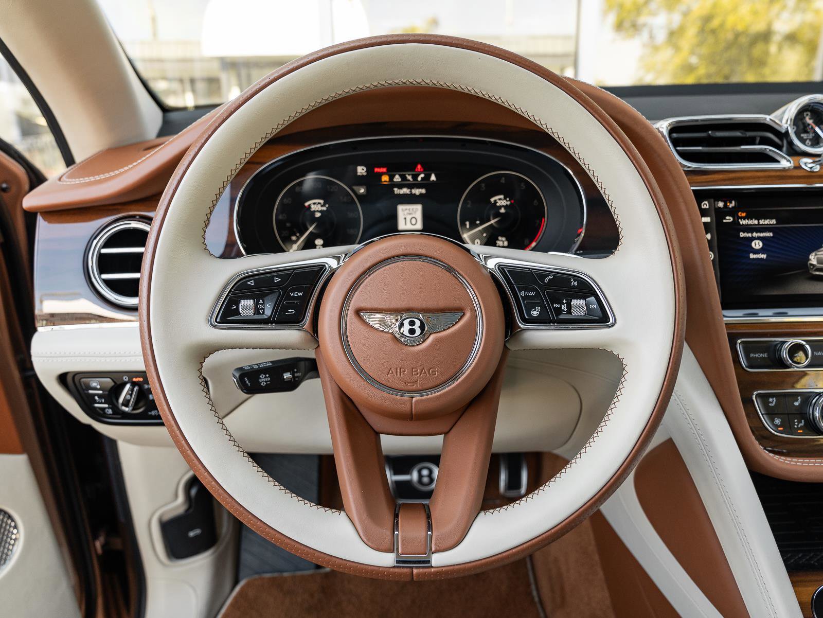 Used 2023 Bentley Bentayga Extended Wheelbase image 14