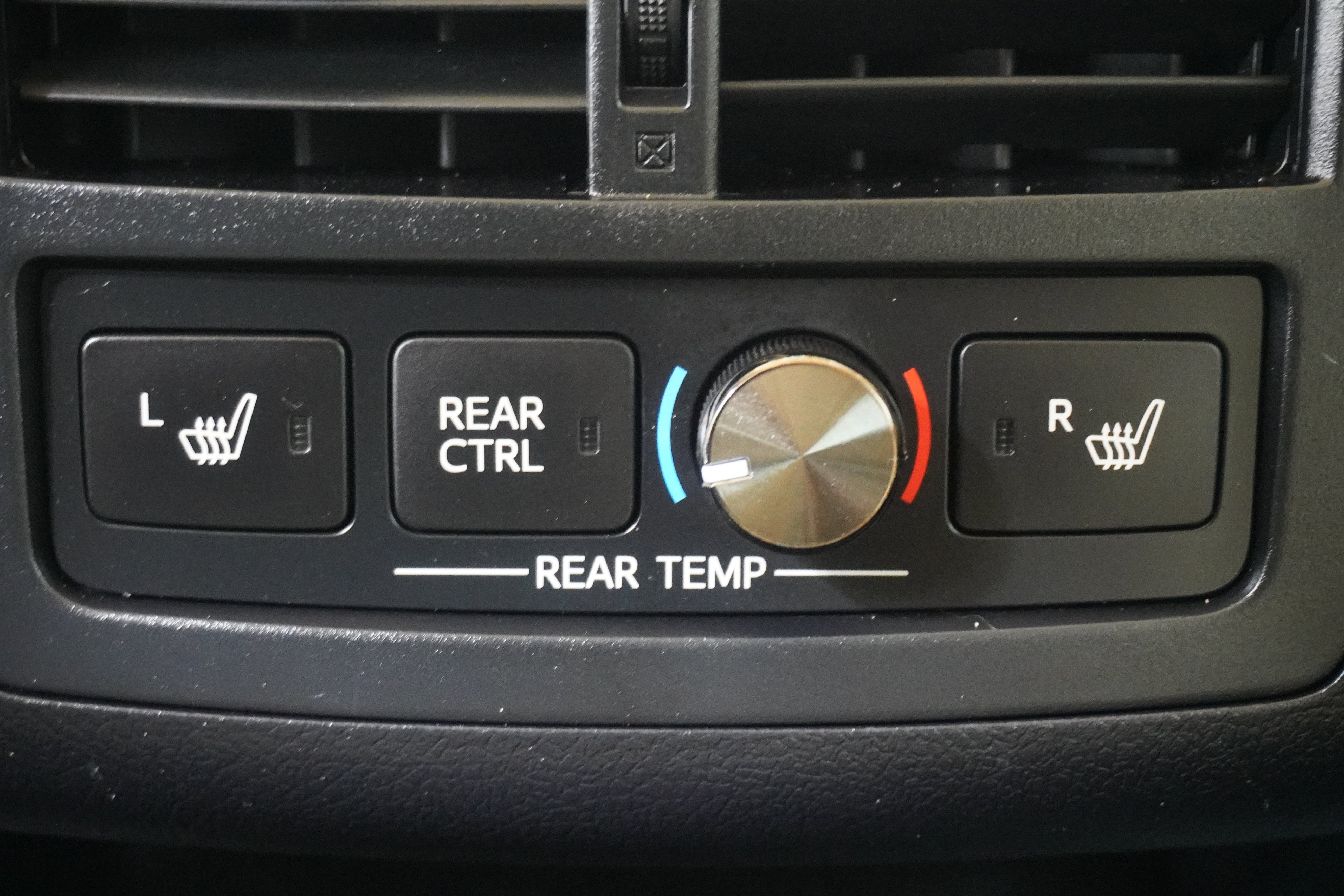Used 2013 Toyota Avalon Limited w/ Technology Pkg FWD image 13