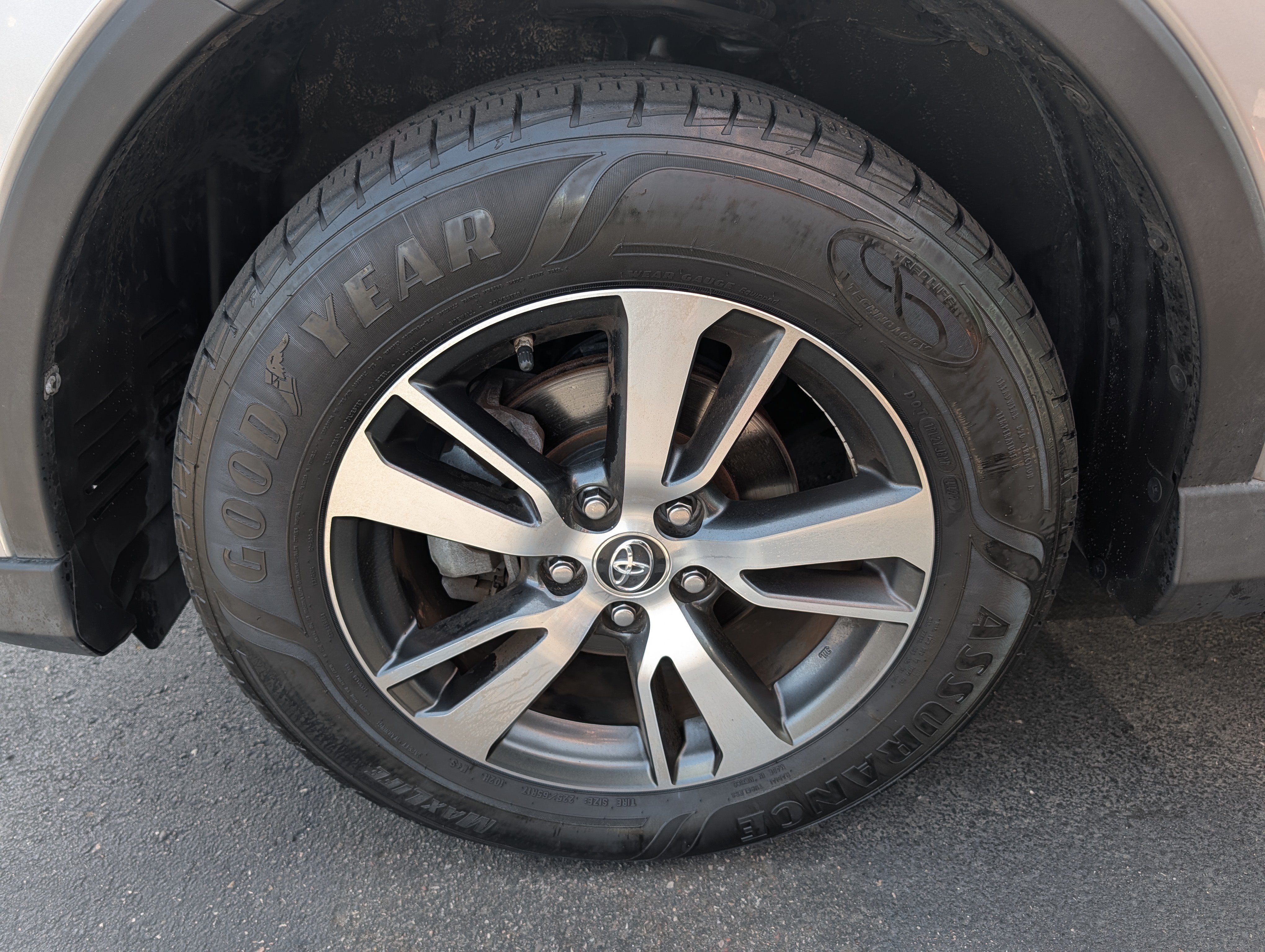 Used 2018 Toyota RAV4 XLE w/ Plus Extra Value Package AWD/4WD image 15