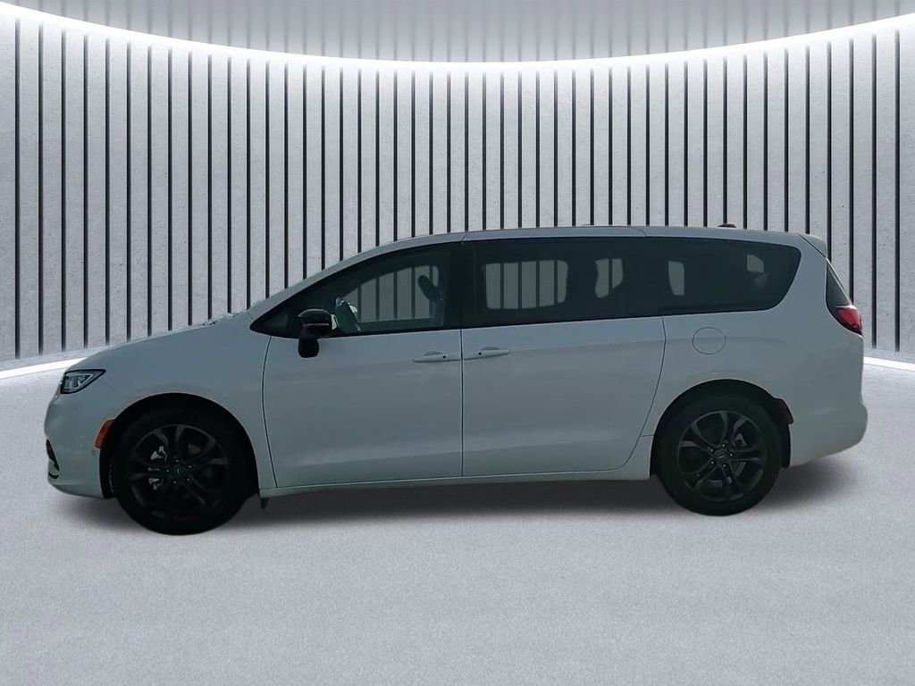 New 2026 Chrysler Pacifica Select FWD image 16