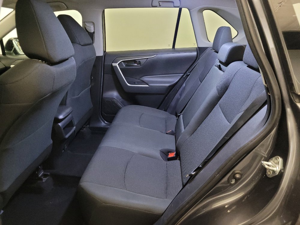 Used 2019 Toyota RAV4 LE AWD/4WD image 18