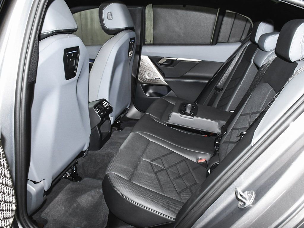 Used 2025 BMW i5 M60 w/ Executive Package image 64