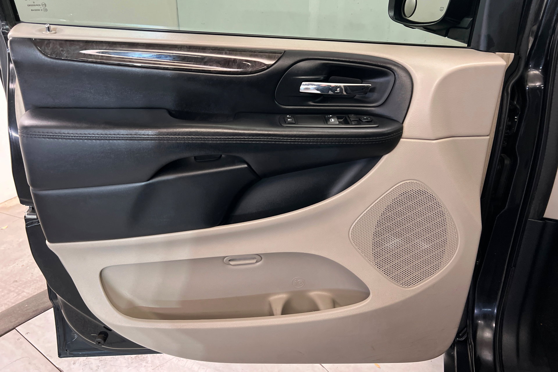 Used 2014 Dodge Grand Caravan American Value Package w/ UConnect Hands-Free Group image 14