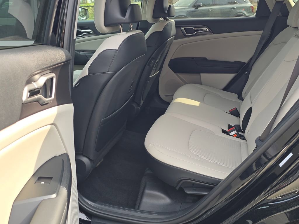 Used 2026 Kia Sportage EX image 10