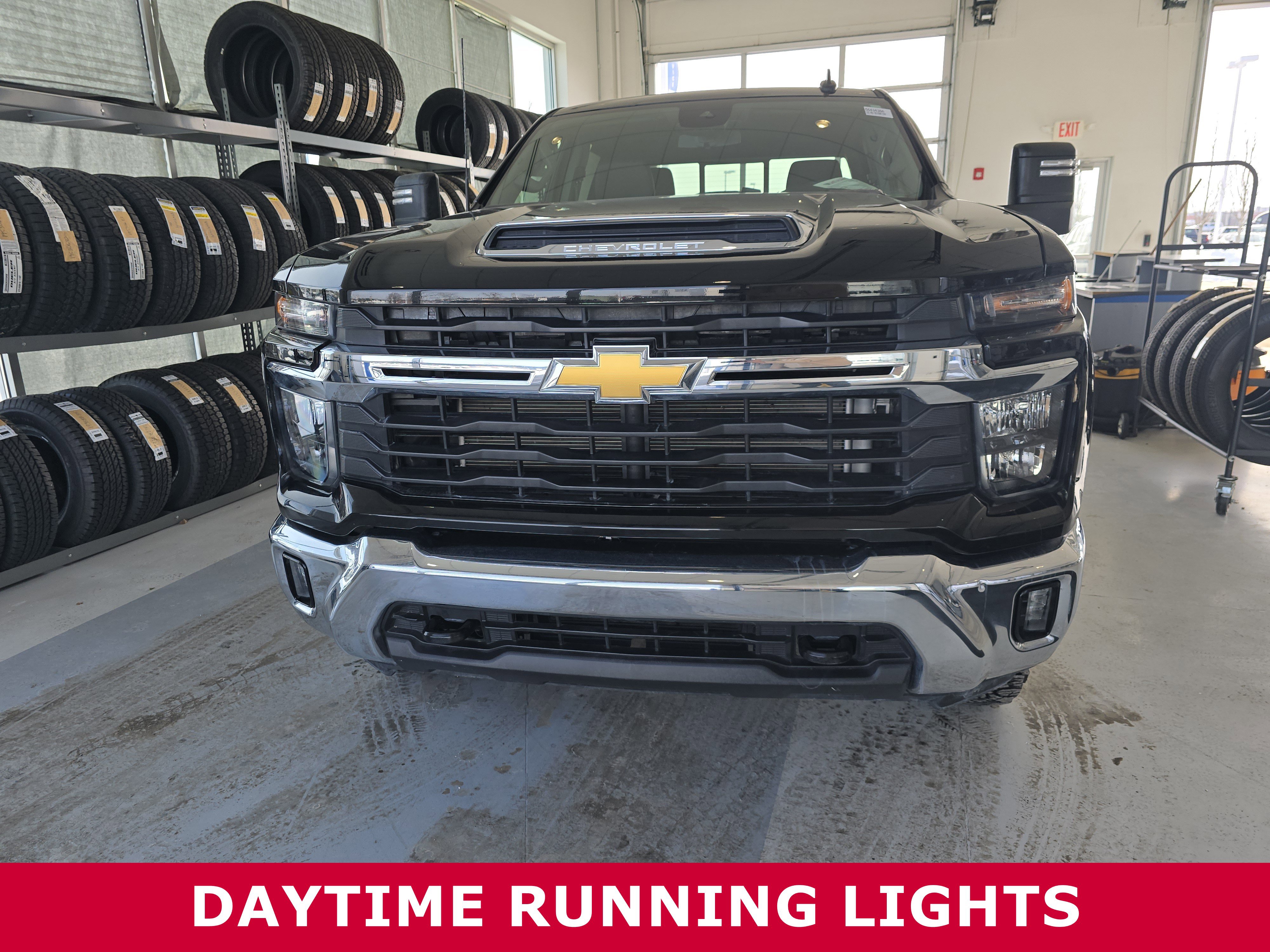 Used 2024 Chevrolet Silverado 2500 LT w/ Convenience Package image 2