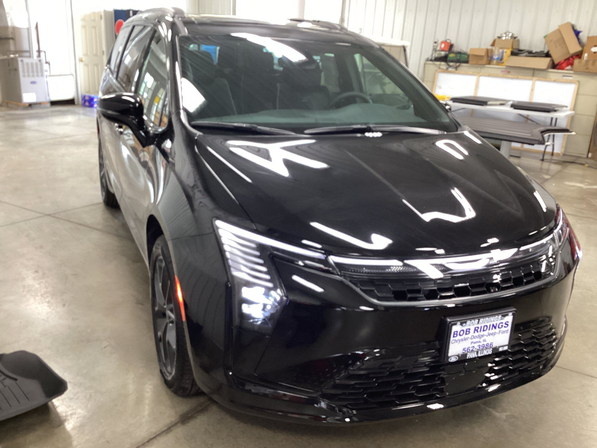 New 2027 Chrysler Pacifica Limited AWD/4WD image 8