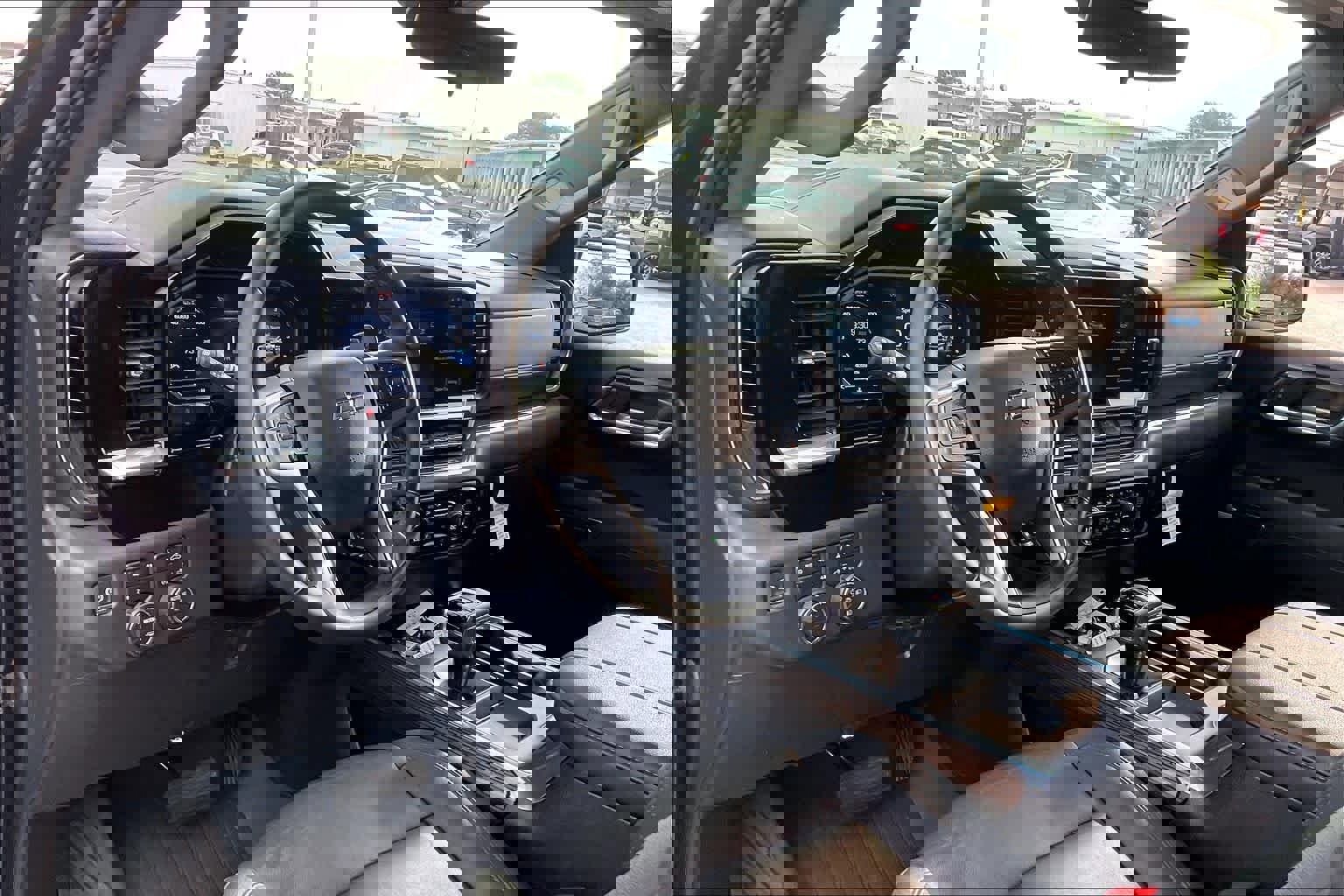 Used 2024 Chevrolet Silverado 1500 LT Trail Boss w/ LT Trail Boss Premium Package AWD/4WD image 18