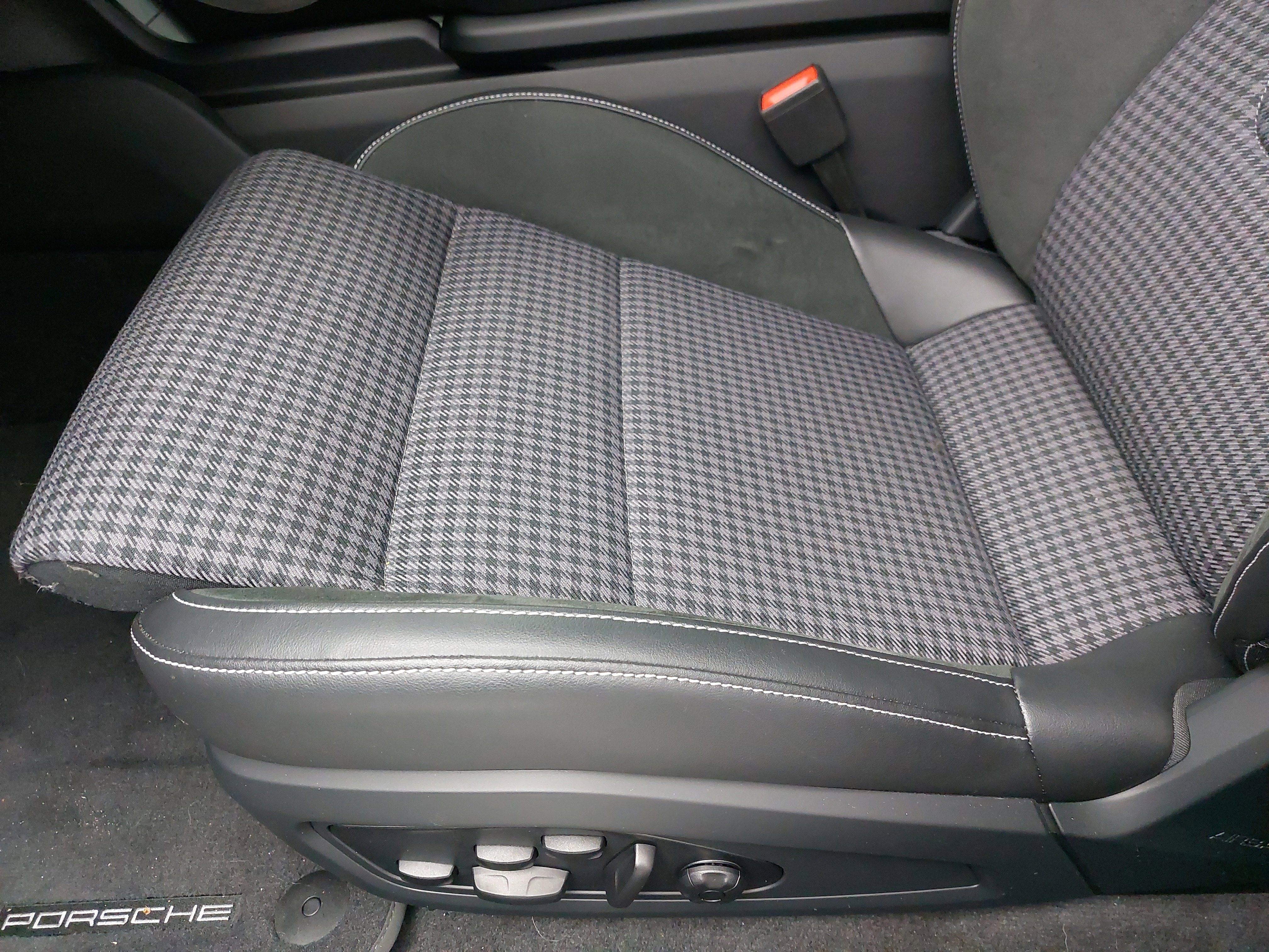 New 2025 Porsche Taycan 4S image 31