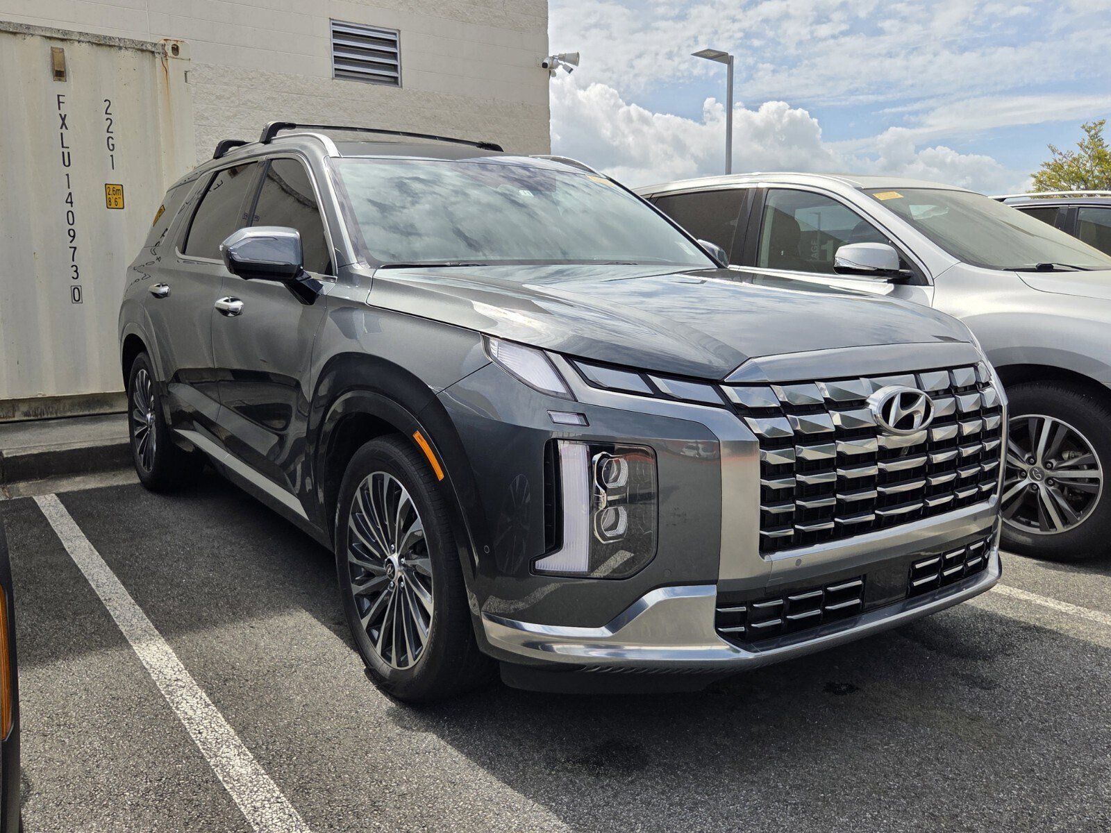 Used 2024 Hyundai Palisade Calligraphy image 1