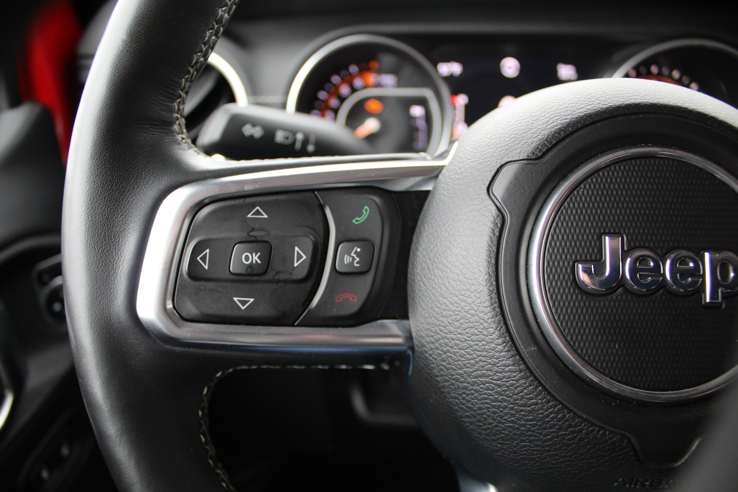 Used 2018 Jeep Wrangler Unlimited Sahara w/ Uconnect 4C Nav & Sound Group AWD/4WD image 33