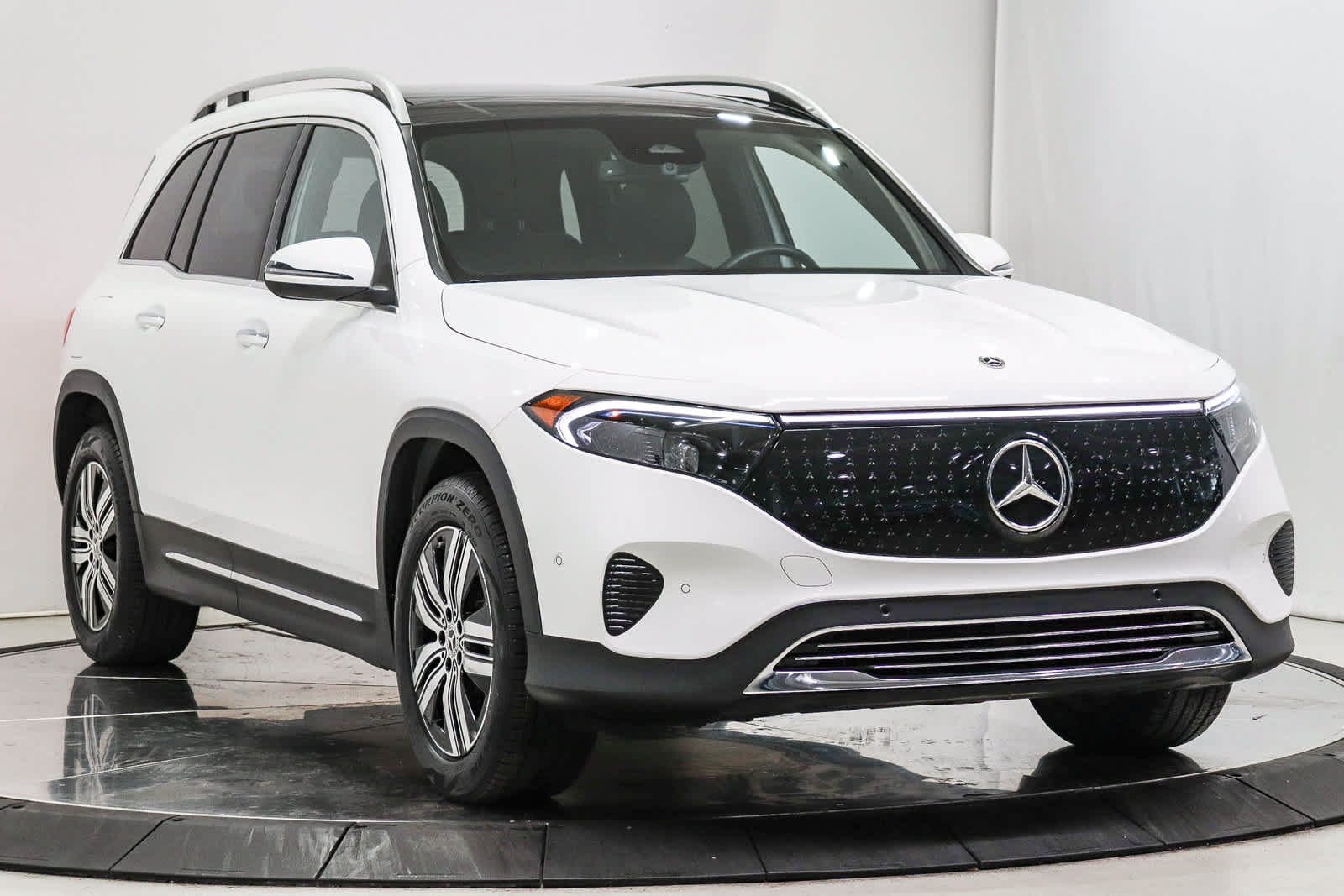 Used 2024 Mercedes-Benz EQB 250+ image 3