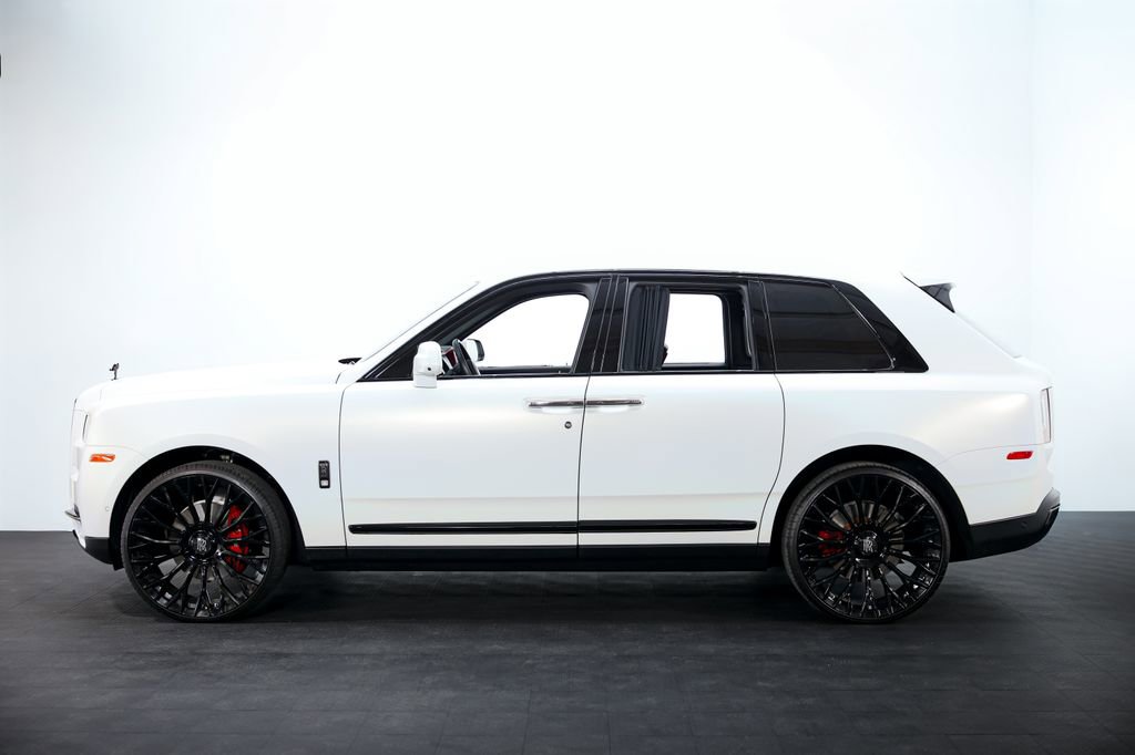 Used 2022 Rolls-Royce Cullinan Black Badge w/ Dark Exterior Package image 4
