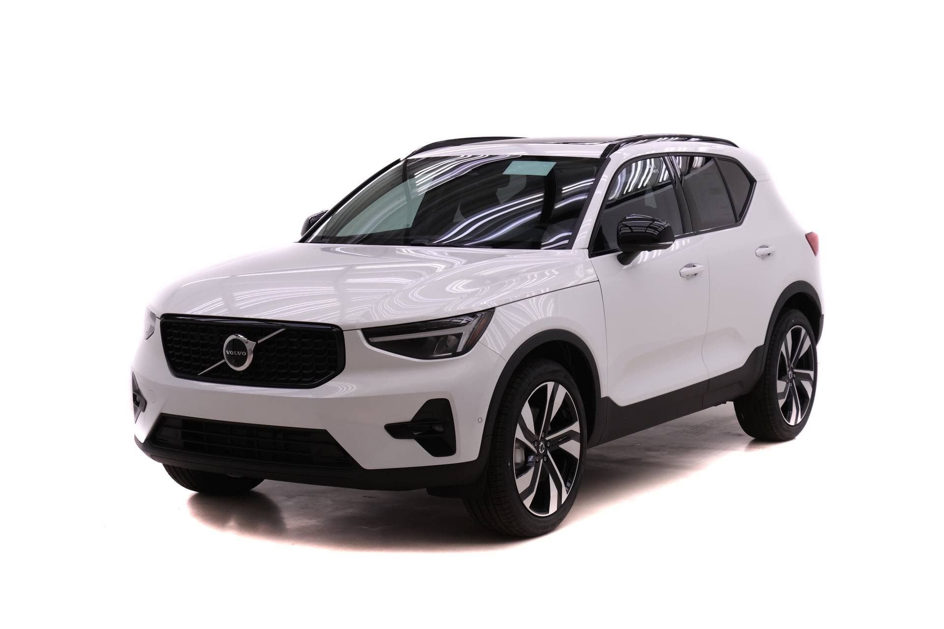 New 2026 Volvo XC40 B5 Plus w/ Climate Package AWD/4WD image 1