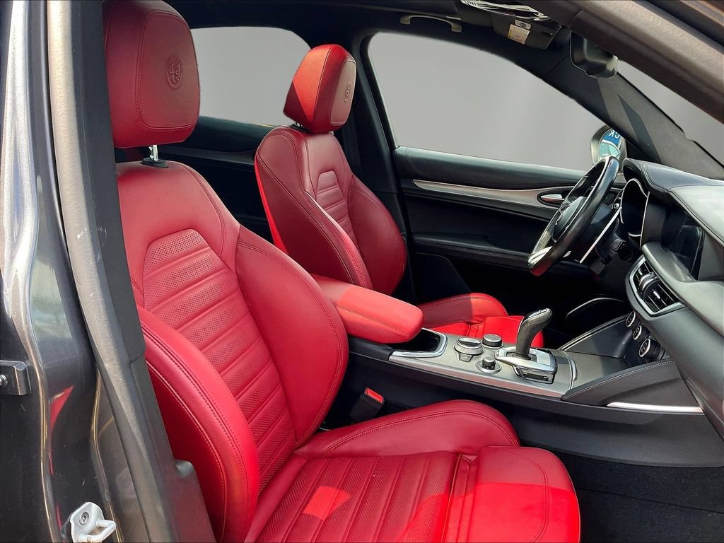 Used 2022 Alfa Romeo Stelvio Veloce AWD/4WD image 28
