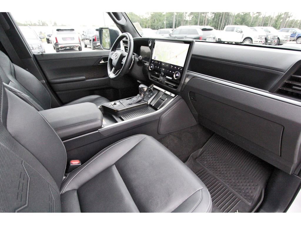 Used 2024 Lexus GX 550 w/ Accessory Package (2T) AWD/4WD image 32
