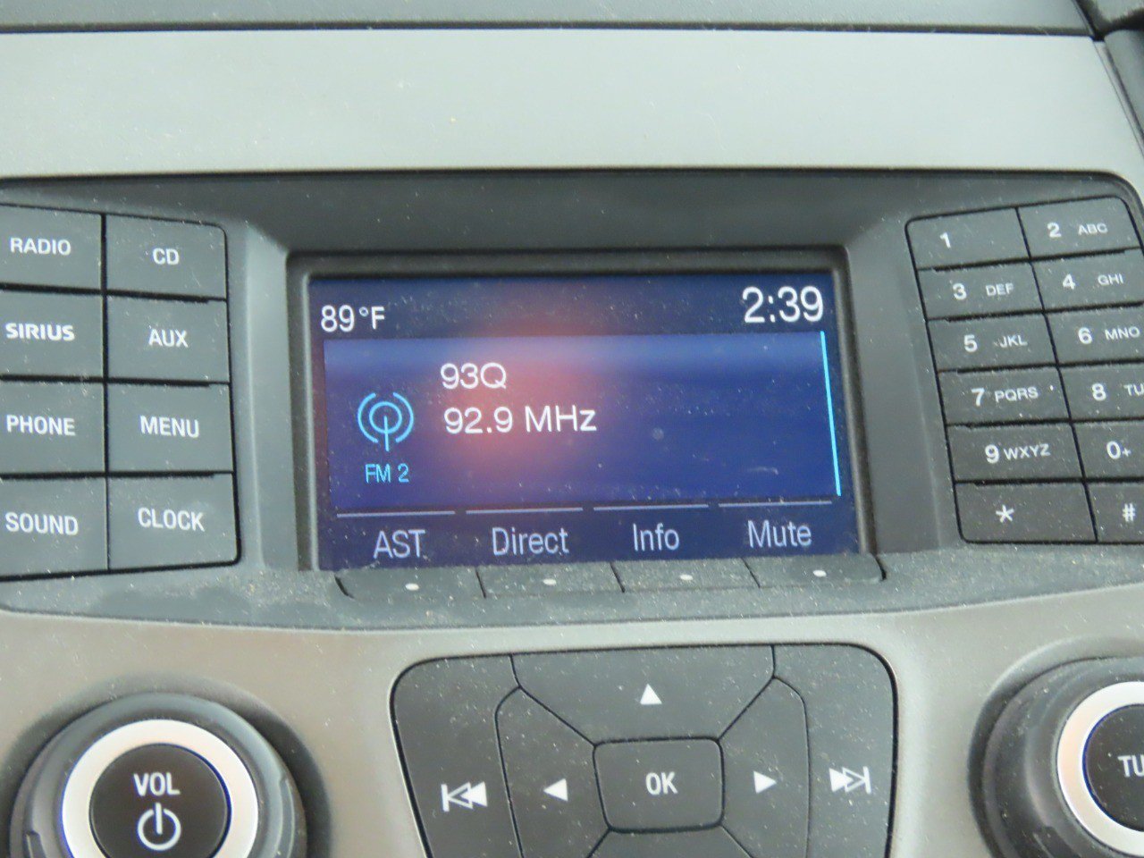 Used 2017 Ford Taurus SE FWD image 28