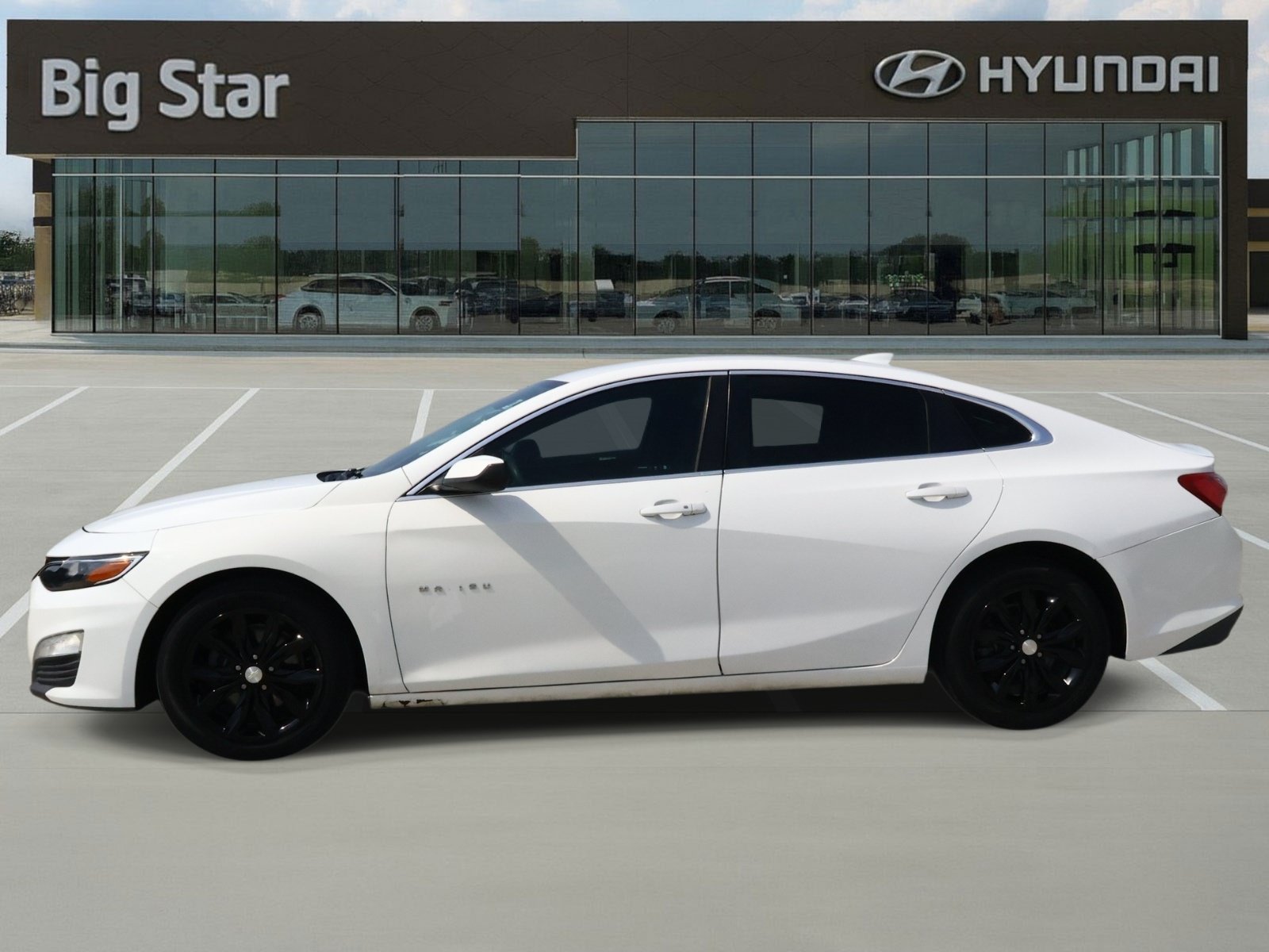 Used 2019 Chevrolet Malibu LT w/ Driver Confidence Package II FWD image 2