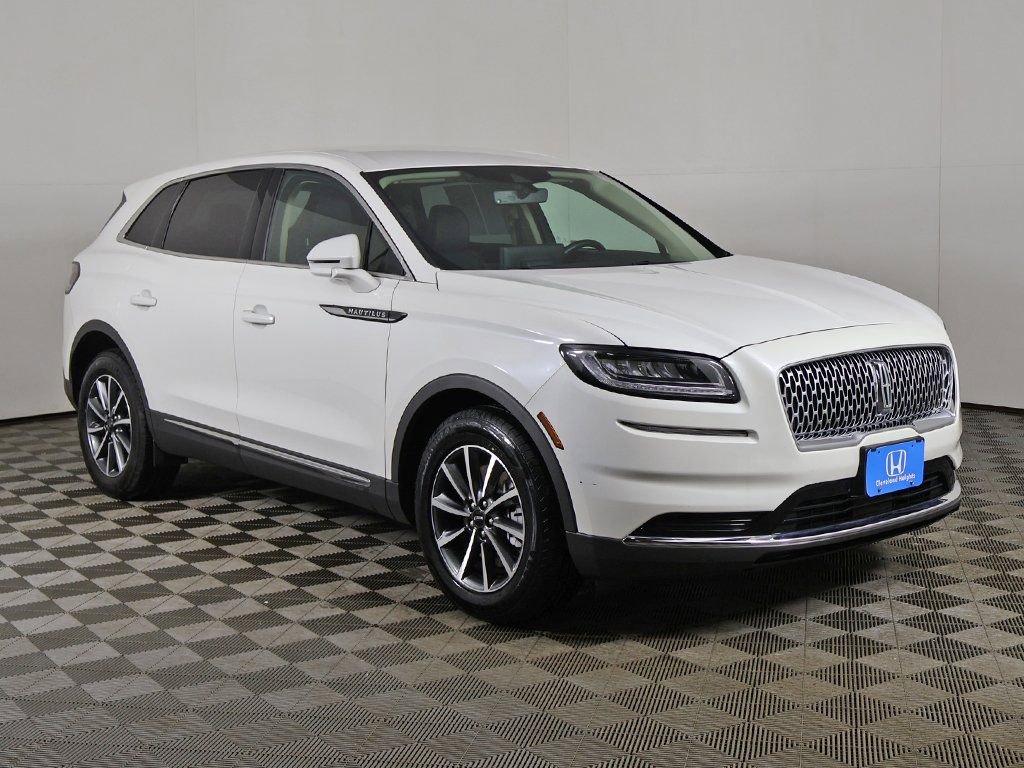 Used 2022 Lincoln Nautilus AWD image 2